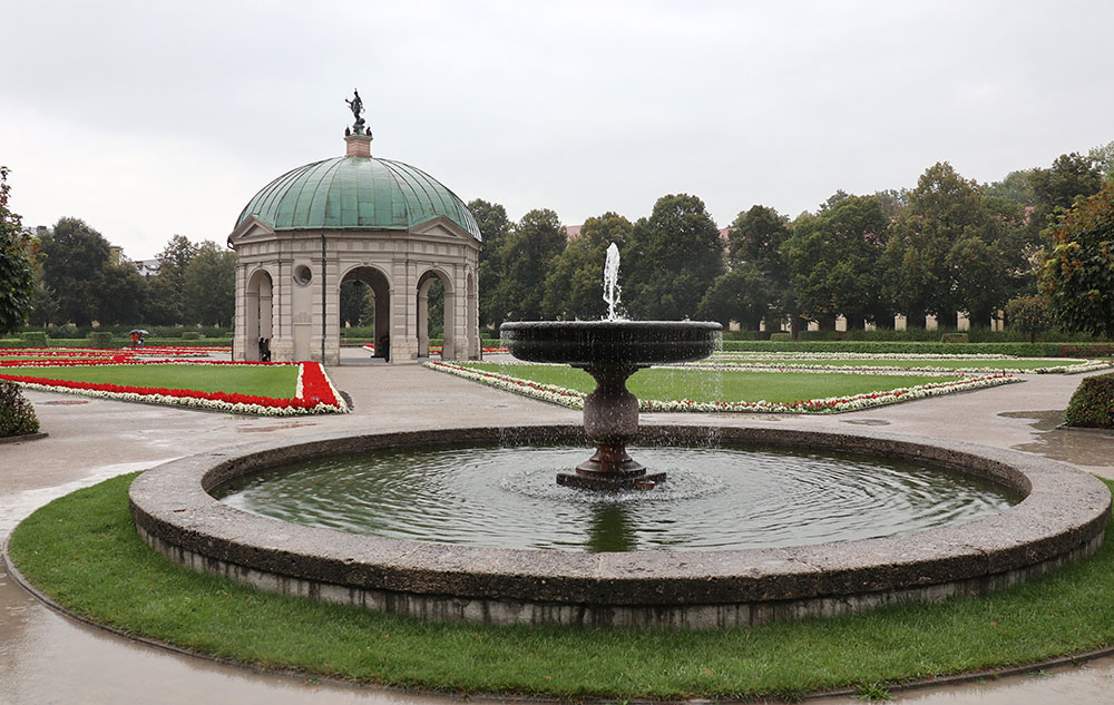 München zu Fuß erkunden Hofgarten