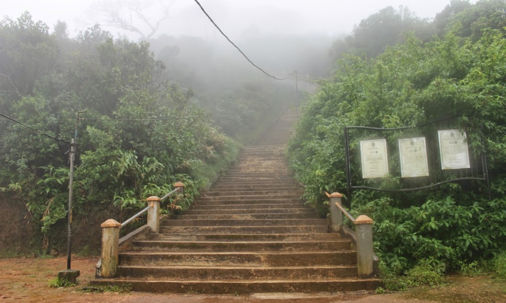 Adam´s Peak: Sri Lankas berühmteste Treppenstufen