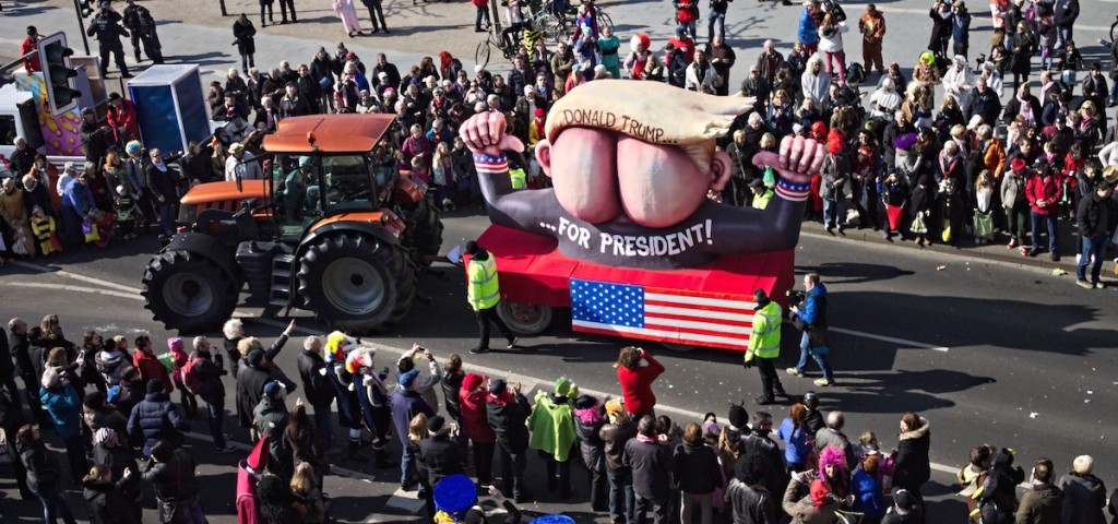 Trump als Arschgesicht beim Karneval