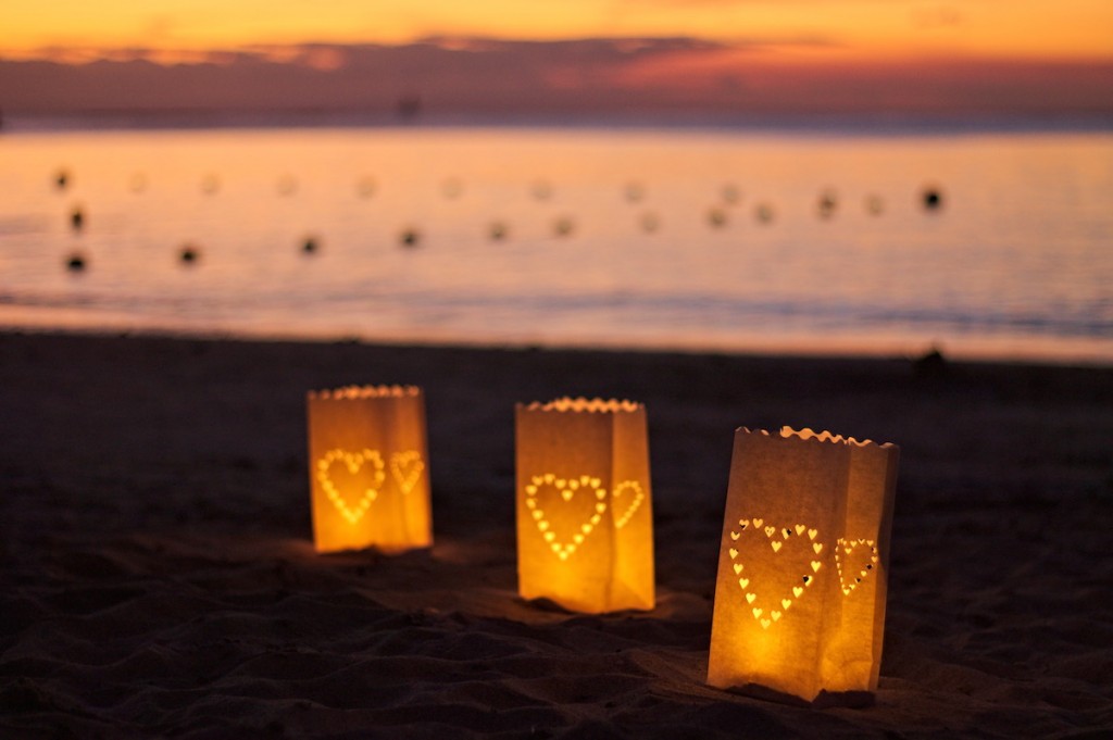 Lichtertüten am Strand