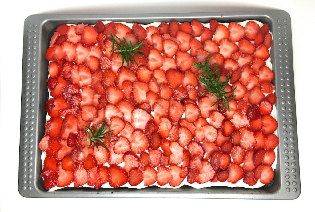 Erdbeer-Brownies Blechkuchen