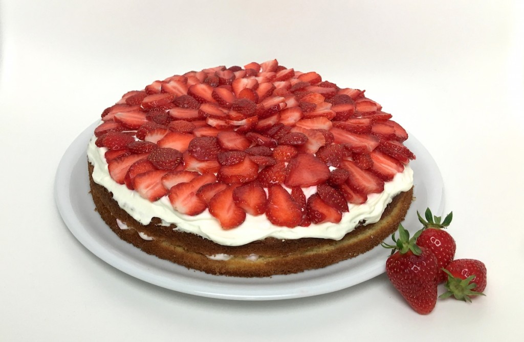 Sommerlicher Erdbeer-Sahnequark-Kuchen