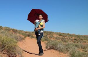 Der Schirm ist ein Reise Must-have fürs Baby