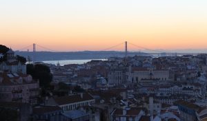 Heiratsantrag auf Reise Lissabon