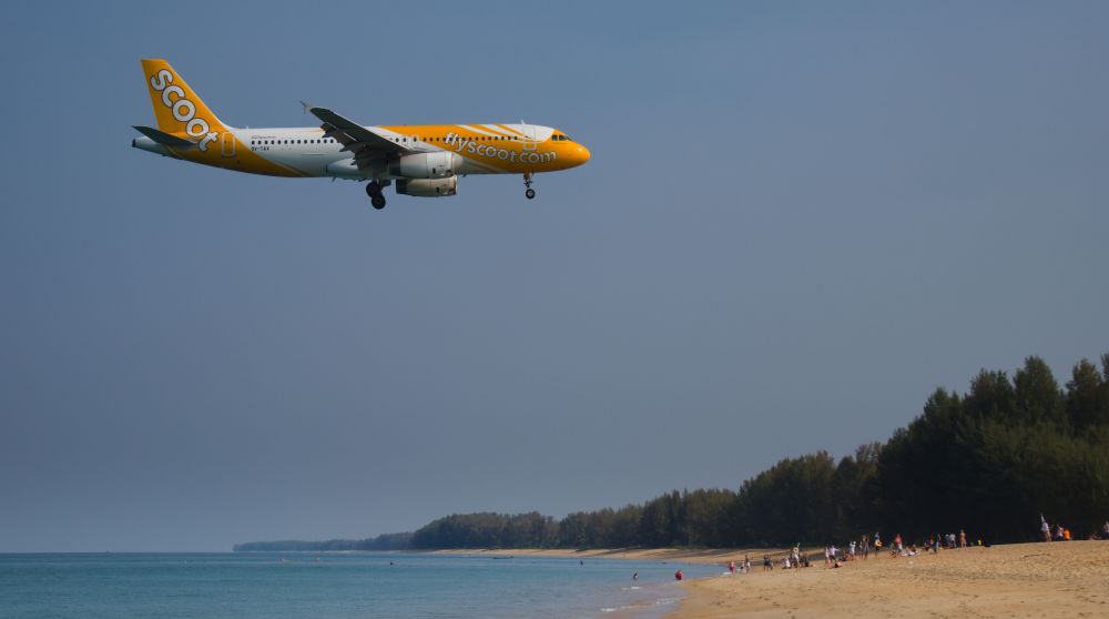 Plane Spotting in Phuket Thailand Strand